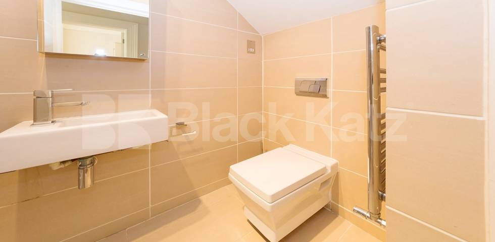 			LET, 2 Bedroom, 1 bath, 1 reception Flat			 Holland Road, KENSINGTON